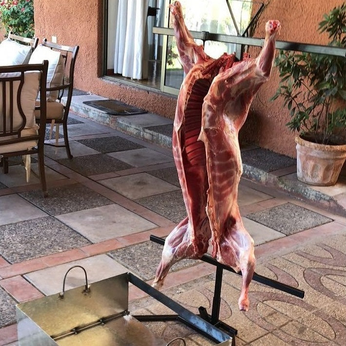 Asador Vertical con Fogón Cordero al Palo